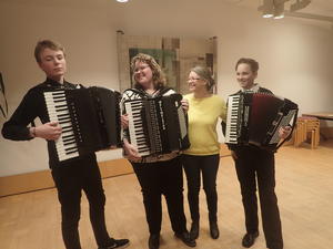 Akkordeon-Trio: Johann Paul Börrnert, Heidi Labahn, Cathleen Holz Akkordeonlehrerin, Benjamin Bade
